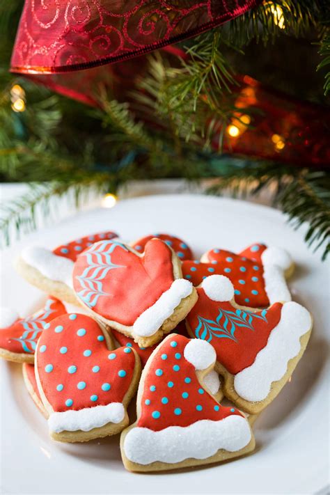Check out the best christmas bathroom decorations in this image gallery. Christmas Cookie Decorating Tutorial for Hat and Mitten ...