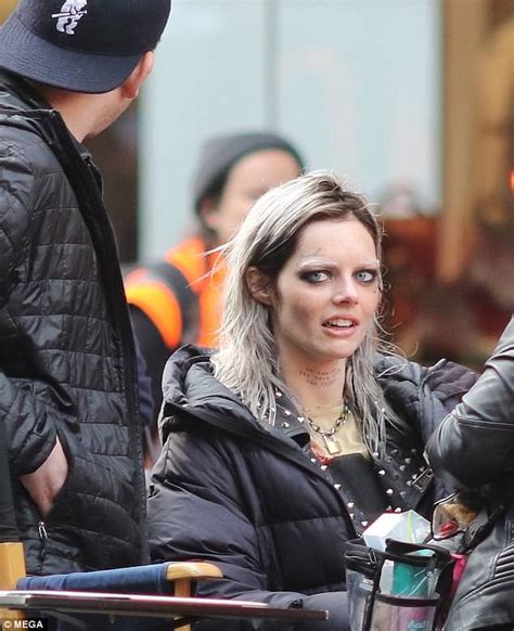 Hugo also has a brother, simon, and a sister, anna jane. Samara Weaving is almost unrecognizable on set of Guns ...