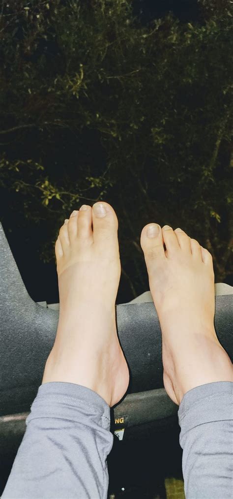 nighttime quickie😋 fun with feet