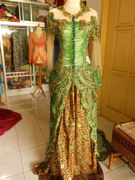 Berdoa dan meminta restu pada orang tua dan kerabat. whulyan butik & dressmaker: Mau jahit Kebaya pengantin ...
