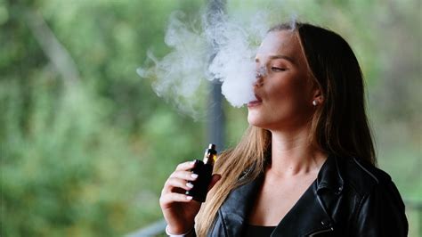 Britain To Encourage Smokers To Swap Cigarettes For Vapes In World