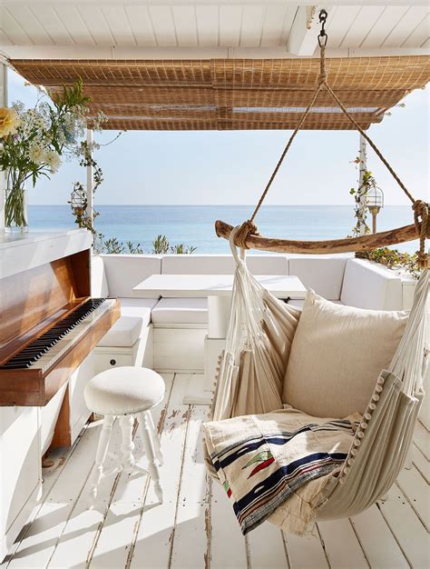 9 Beach House Decor Ideas To Make You Dream About Springtime