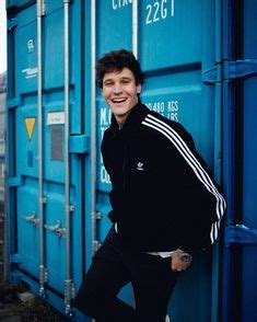 In 2013, weiss participated in the tenth season of the german talent show deutschland sucht den superstar. Pin von Ioraya auf Wincent Weiss | Wincent weiss, Wincent ...