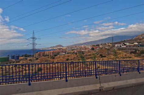 Paisajes De La Isla Española De Tenerife Con La Autopista Y El Océano