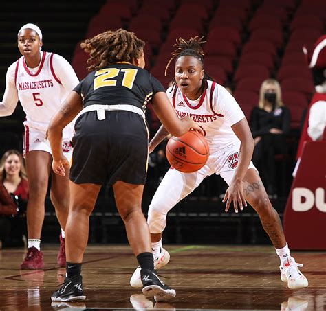 Umass Womens Basketball Dominates In Season Opening Win Over Central Connecticut