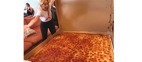 This Is The Worlds Largest Deliverable Pizza Boing Boing