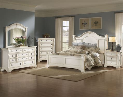 Vintage distressed bedroom furniture idea for classic look. Distressed Wood Bedroom Set | Eqazadiv Home Design