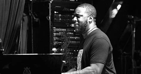 robert glasper announces 5th annual residency at blue note jazz club with special guests