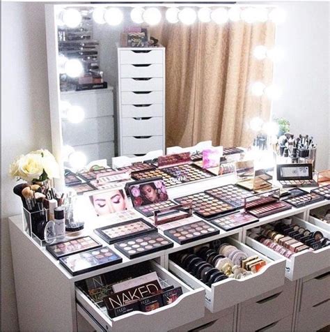 30 Beautiful Glam Room Ideas Makeup Beauty Room Makeup Room Decor