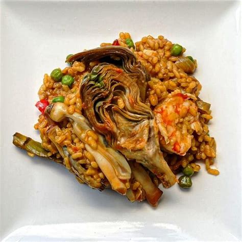 Arroz con alcachofas, gambas y navajas