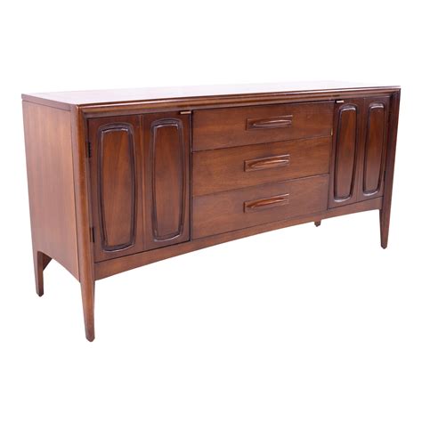 Broyhill Emphasis Mid Century Walnut 9 Drawer Lowboy Dresser Credenza