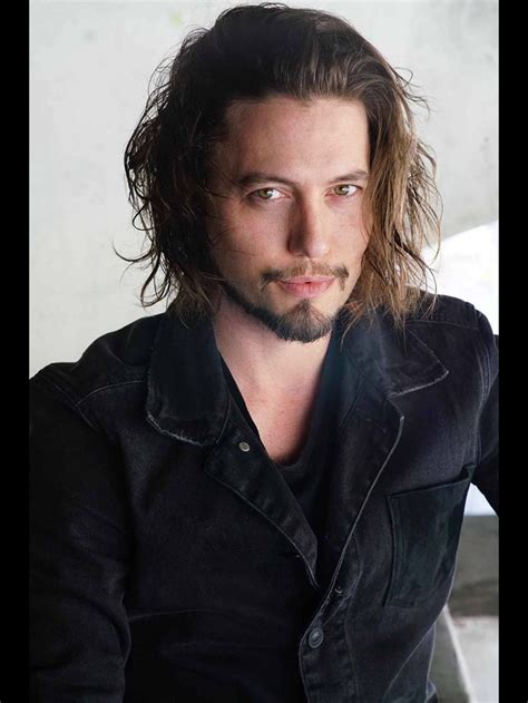 In fact, between contact lenses, costumes, makeup and wigs, the whole process can take well over an hour! Jackson Rathbone- played Jasper in Twilight series ...
