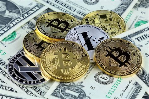 Converter bitcoin para dólar estadounidense. Versión física de Bitcoin y Litecoin (dinero nuevo) en billetes de un dólar. Intercambio ...