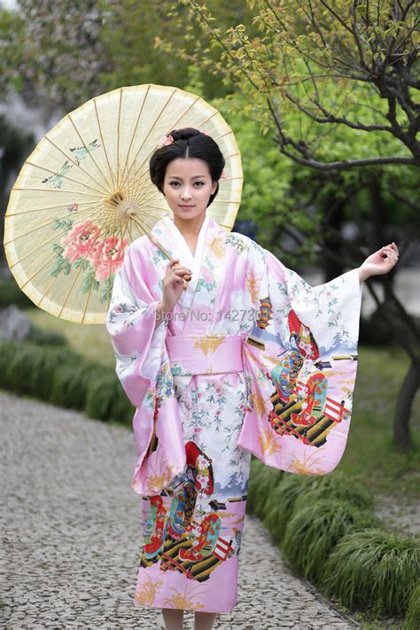 New Charming Traditional Japanese Kimono Uchikake Bathrobe Hiyoku With