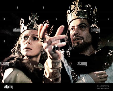 Macbeth From Left Francesca Annis Jon Finch 1971 Stock Photo Alamy