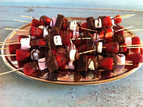 These desserts for outdoor parties don't need refrigeration and won't get messy in warm weather! S'morish: Picnic dessert