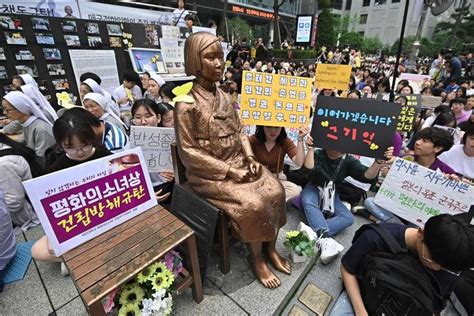 Japan Cancels Exhibition Of South Koreas Comfort Women Statue After Threats Of Violence The