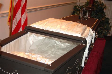 Replica of Lincoln's coffin provides unique history lesson ...