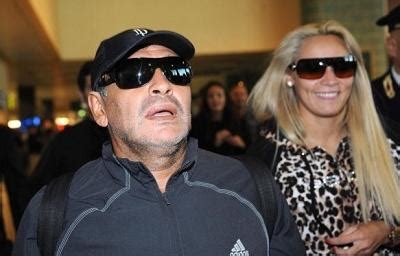 Maradona Se Separa De Su Novia Roc O Oliva A Quien Acus De Robo El