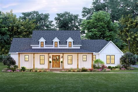 One Story Country Farmhouse Plan With Vaulted Great Room And Master