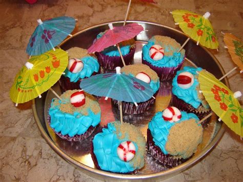 Help him see how much fun it's going to be. Beach Cupcakes for Dad's retirement party | Beach cupcakes ...