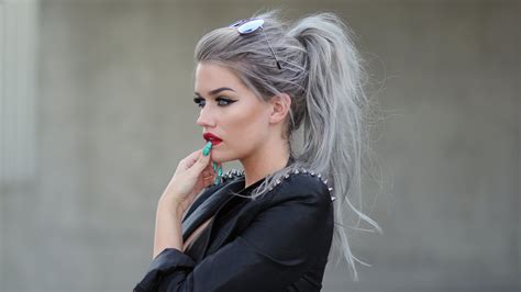 How to dye grey hair without bleach. Silver Hair Dye: 30 Gorgeous Silver Hair Dye Looks