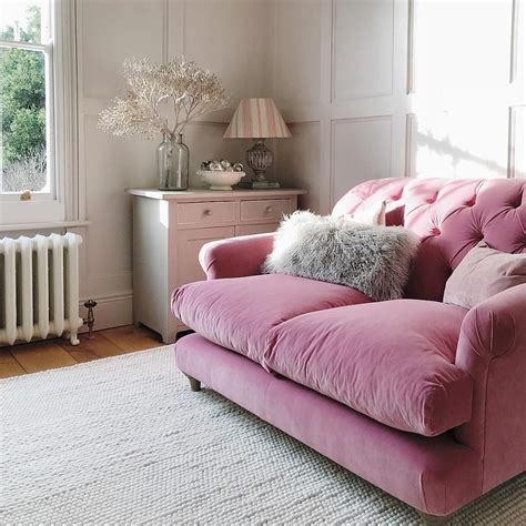 10 Pink Couch Living Room