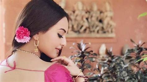 Sonakshi Sinha Reveals Details About Young Chulbul Pandey In Dabangg 3