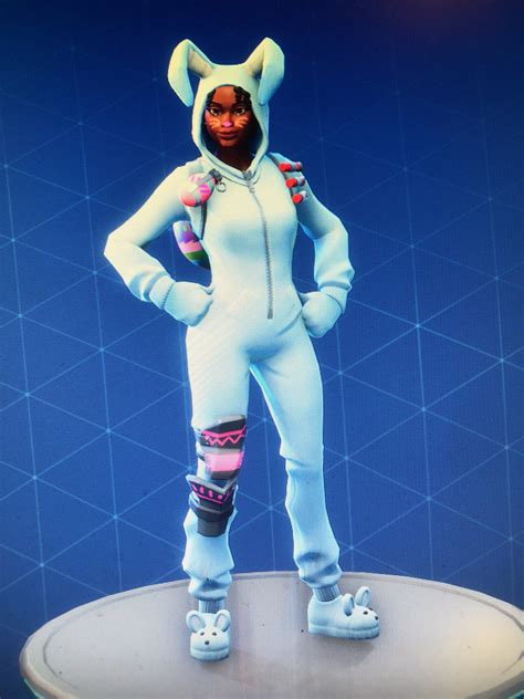 Stage 3 black and blue lynx doing hula & shuffle emote with custom animations. Fortnite Bunny Skin Thicc