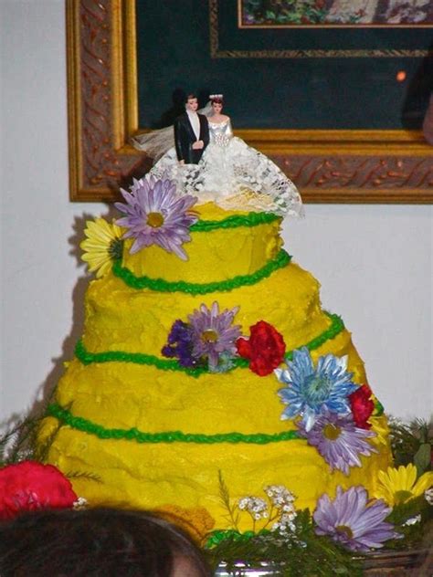 The 18 Worst Wedding Cake Fails Ever Made Are Straight Out From A Bride
