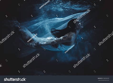 Woman Underwater Hair Images Stock Photos Vectors Shutterstock