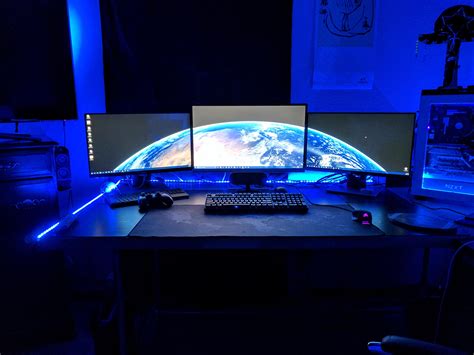 Check spelling or type a new query. Found the perfect 3-monitor wallpaper. : battlestations