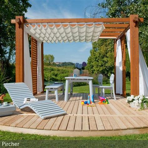 Eine frei liegende terrasse im garten können sie auch sehr schnell und ganz einfach aus fertigen terrassenelementen aus holz, sogenannten terrassenfliesen aufbauen. Eine kleine Insel mitten im Garten: Die mit einem ...
