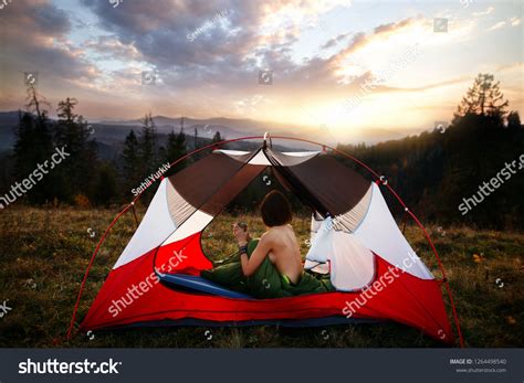 Imagens De Naked Tents Imagens Fotos Stock E Vetores Shutterstock