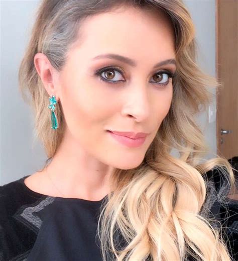 Após ser internada por uma infecção respiratória, glória menezes já está em casa. 20 Famosas que assumiram o cabelo branco - Portal Raízes
