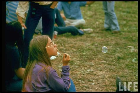 40 Rare And Incredible Color Photographs That Capture Scenes Of The