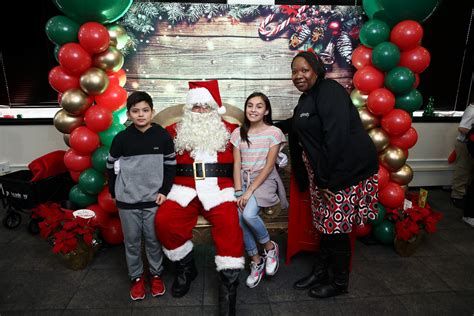 Comcast Brings Magic of the Holidays to Benbrook Elementary School