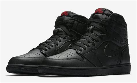 Air Jordan 1 High Triple Black