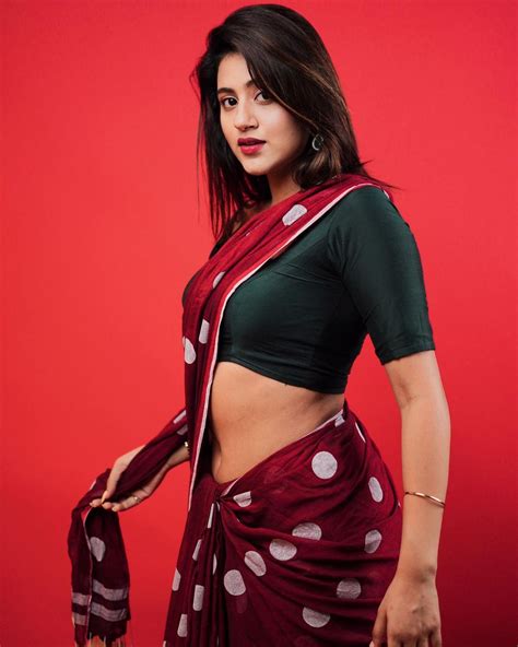 anjali hot navel show in saree