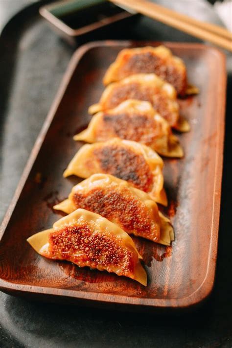 Place the dumpling wrappers into a ziploc bag and store until the next day. Japanese Gyoza Dumplings | Recipe | Food recipes, Food ...