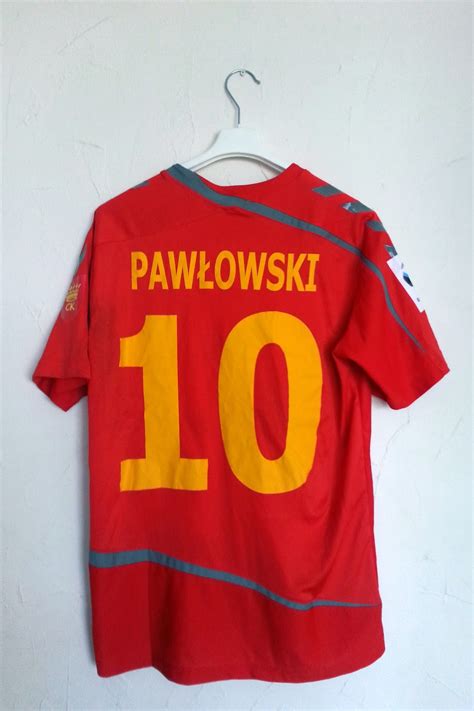 Gdzie w toruniu i w sklepach internetowych znajdziemy niezbędne na euro 2021 rzeczy? Pamiątki sportowe: Koszulka meczowa Korony Kielce