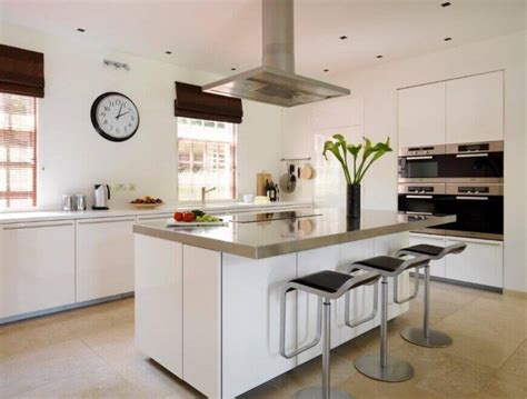 25 Spectacular Kitchen Islands with a Stove (PICTURES)