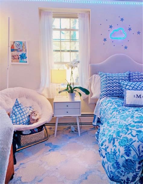 The scalloped frame and etched border give it a classic look that mixes with any decor. Pin by Chloe Stuccio on Room decor in 2020 | Preppy room ...