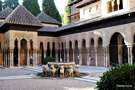 Su nombre procede de los doce leones surtidores de la fuente que ocupa el centro del patio. Planeta Dunia: La Alhambra de Granada: nuestra joya nazarí