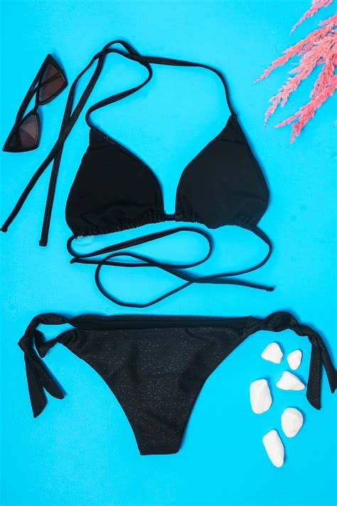 Black Triangle Bikini Set With Discreet Shine Ligglo