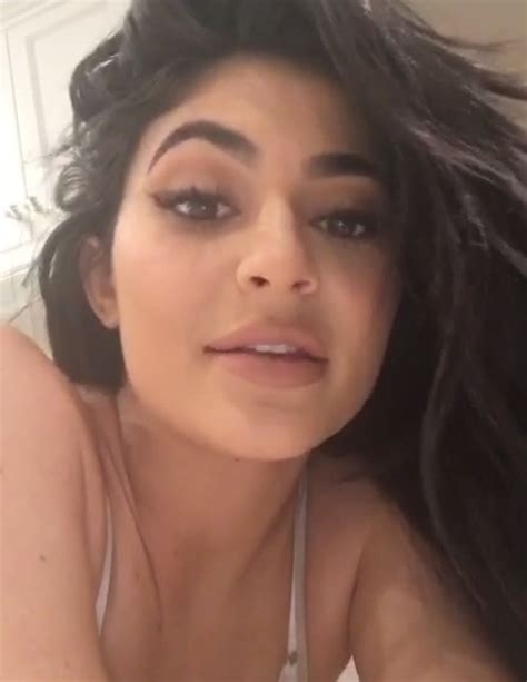 Kylie Jenner Couldn T Care Less That Her Twitter Was Hacked But Does Insist There Is No Sex