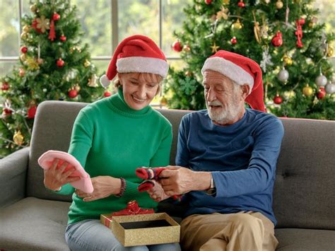 Premium Photo Happy Elderly Man And Mature Woman In Santa Hats