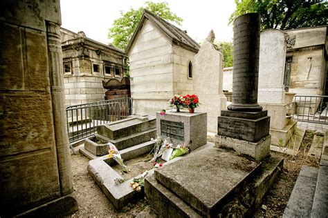 Photo Of Jim Morrisons Grave Site Located At The Père Lachaise
