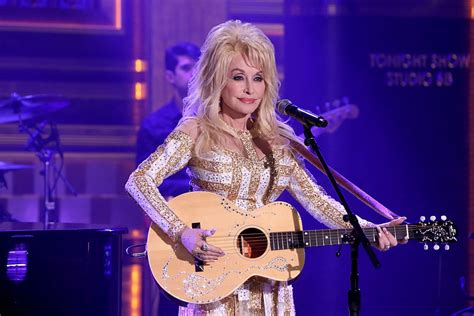 10 Style Lessons We Can Learn From Dolly Parton Fashion Magazine