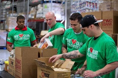 Feeding america sets standards and acquires food donations from national companies for its 200+ member food banks located throughout the country. Volunteer Opportunities at Your Local Food Bank | Feeding ...